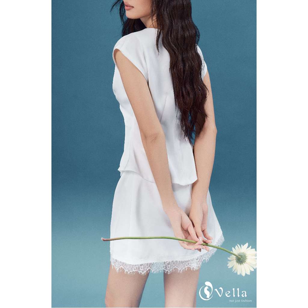 Áo sơ mi peplum & quần váy mini viền ren màu trắng công sở, dạo phố Vella Fashion VA26003 VQ26004