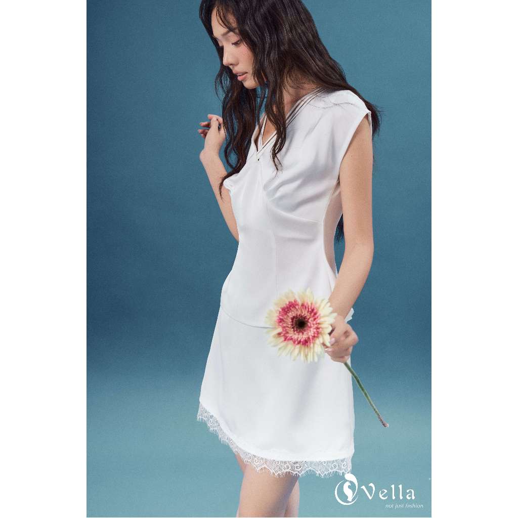 Áo sơ mi peplum & quần váy mini viền ren màu trắng công sở, dạo phố Vella Fashion VA26003 VQ26004