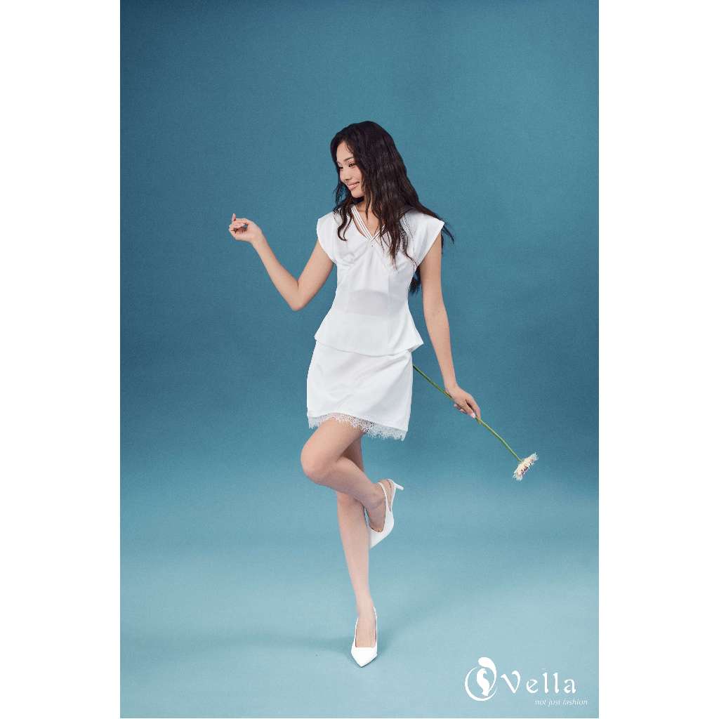 Áo sơ mi peplum & quần váy mini viền ren màu trắng công sở, dạo phố Vella Fashion VA26003 VQ26004
