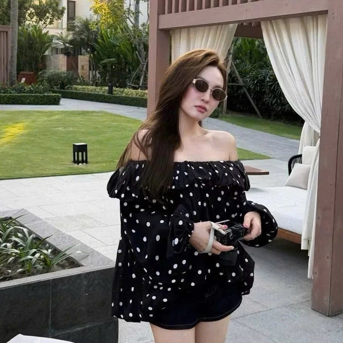 Áo Trễ Vai Vải Voan Mát Họa Tiết Chấm Bi Tay Dài Dáng Bí Phồng Form Rộng