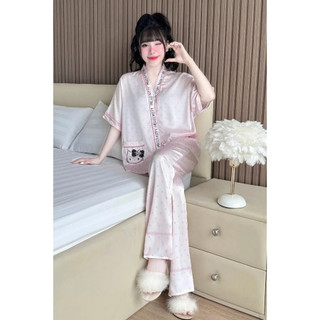 Đồ Ngủ Lụa Latin HelloKitty Màu Hồng Chấm Bi Pijama Cổ Y Cánh Dơi Form Rộng Thoải Mái