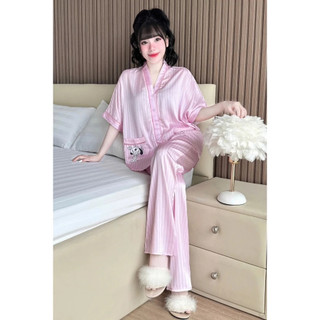 Đồ Ngủ Lụa Latin Sọc Hồng In Hình Hoạt Hình Pijama Cổ Y Cánh Dơi Form Rộng Freesize