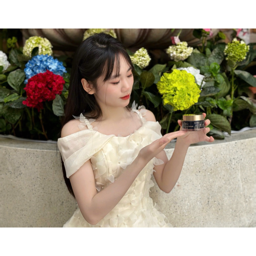 Kem Dưỡng Dr.G Black Snail Cream 50ml | Chứa Tinh Chất Ốc Sên Đen Và Keo Ong | Hàn Quốc