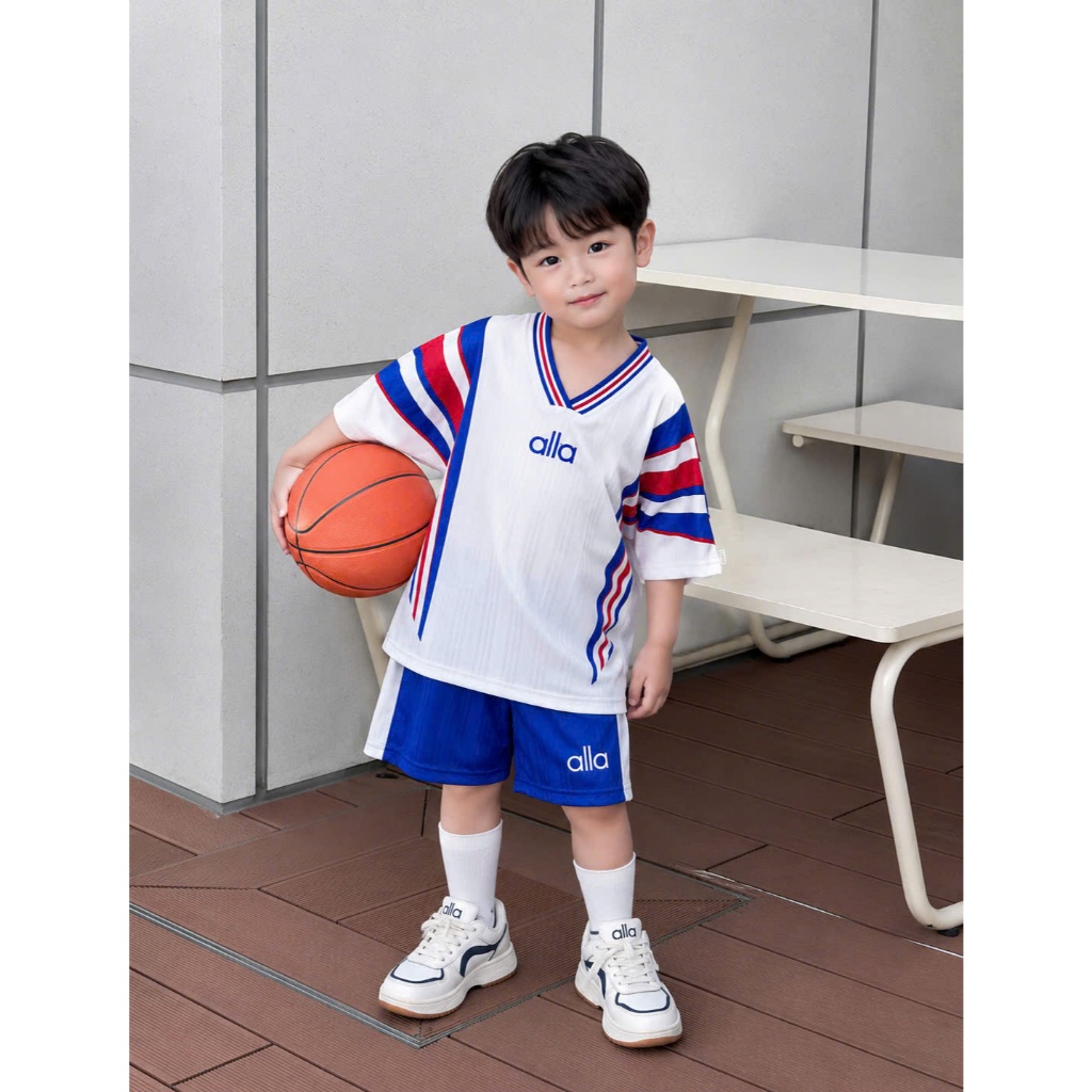 (VNTK)Bộ thể thao hè cổ V phối viền chất liệu tráng bạc mềm mát cho bé đi học đi chơi size 10-25kg