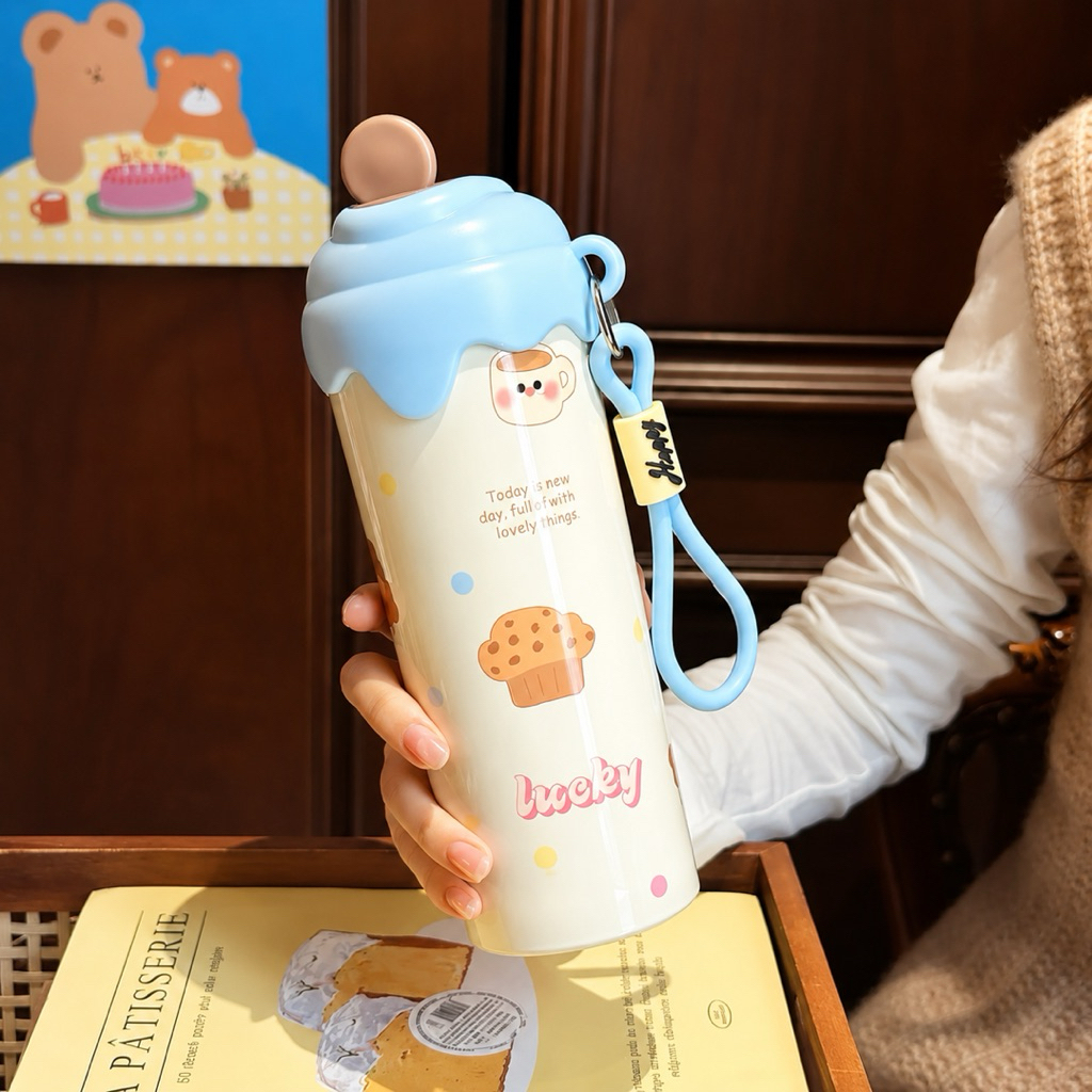 Bình Nước Giữ Nhiệt 600ml Cute, Có Ống Hút, Kèm Dây Đeo