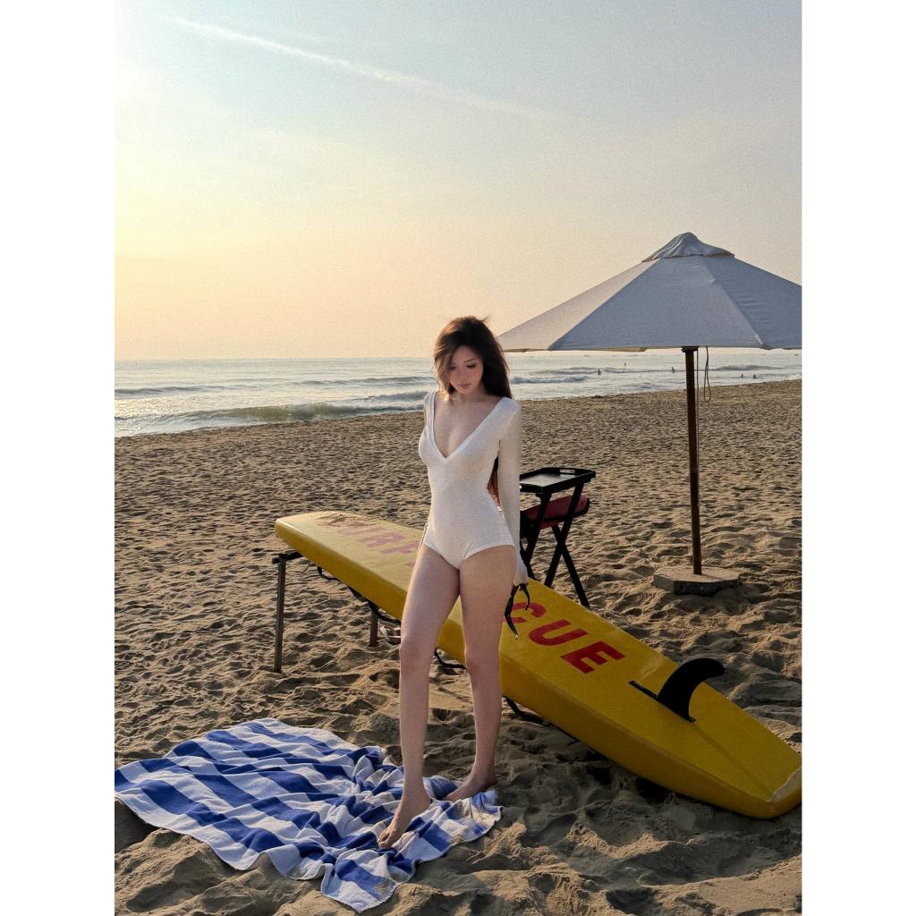 Bikini Liền Thân Tay Dài Cổ Tim Gợi Cảm Đồ Bơi Nữ Kín Đáo Tôn Dáng Đi Biển Resort Phong Cách Hàn Quốc