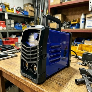 Máy hàn mini MMA 210 inverter nhẹ – tặng phụ kiện đầy đủ, dùng cho người mới