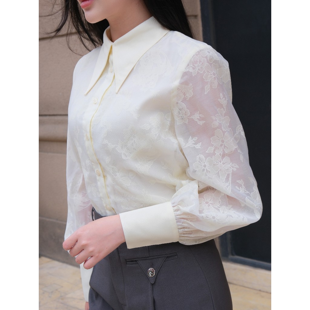 LABAVISTA Áo sơ mi nữ cổ nhọn tay phồng form suông màu kem pastel chất tơ họa tiết hoa thanh lịch
