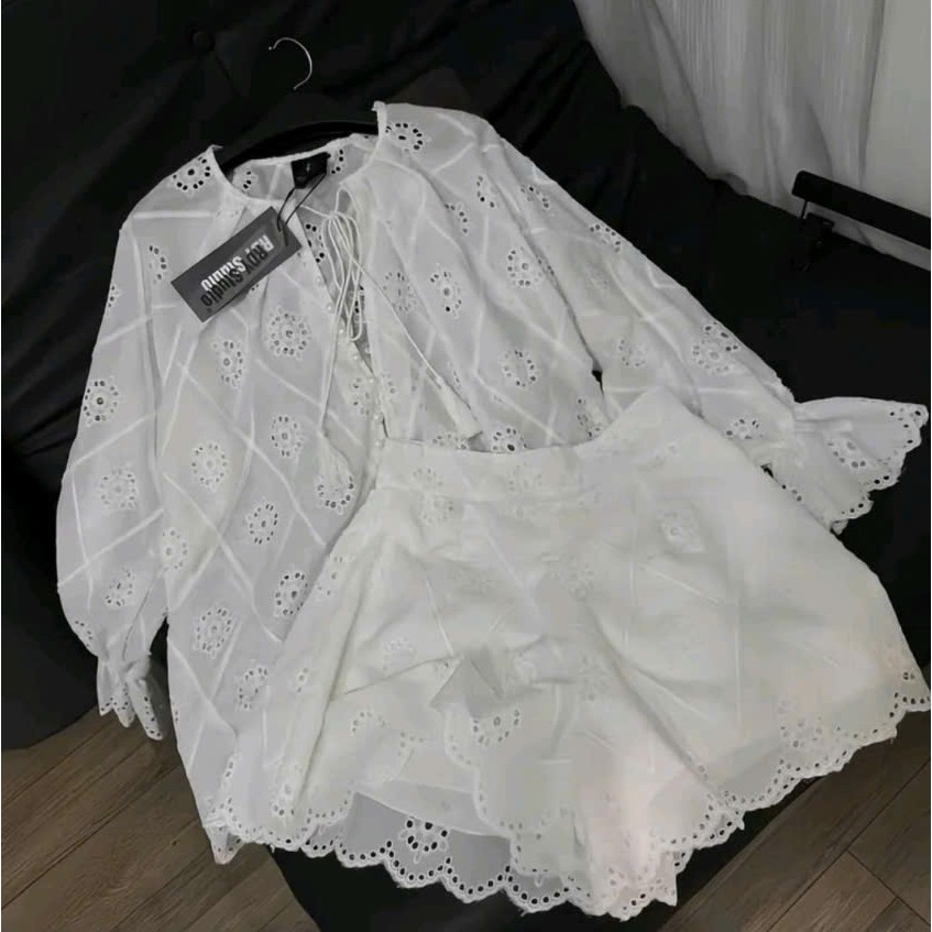 Set Bộ Đũi Thêu Đục Lỗ Áo Dài Tay Thắt Nơ Kèm Quần Short Giả Váy Đi Biển Xinh - CHAMIE STUDIO