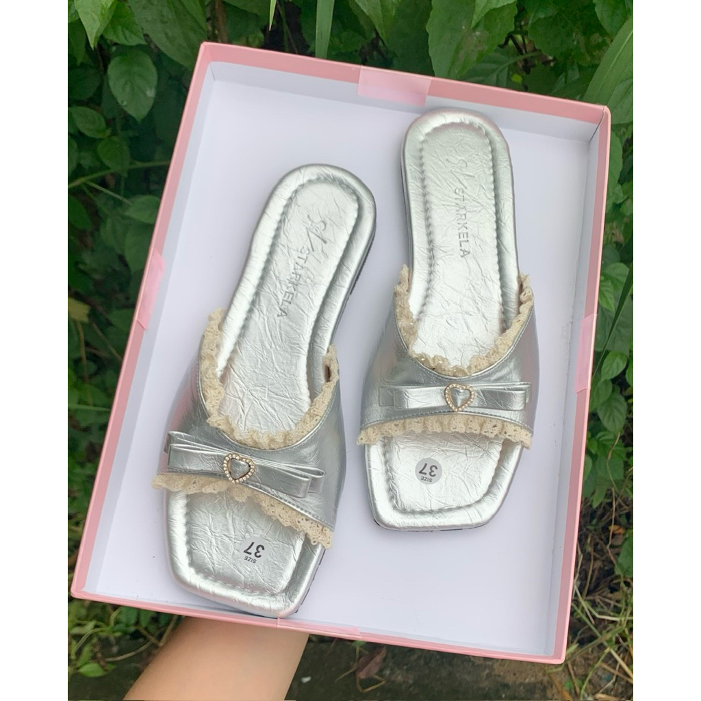 85k một  đôi  dép  bản  phối  rem đính  khoá  (phom chuẩn  sai  chân gầy ốm lùi  1 sai)@999
