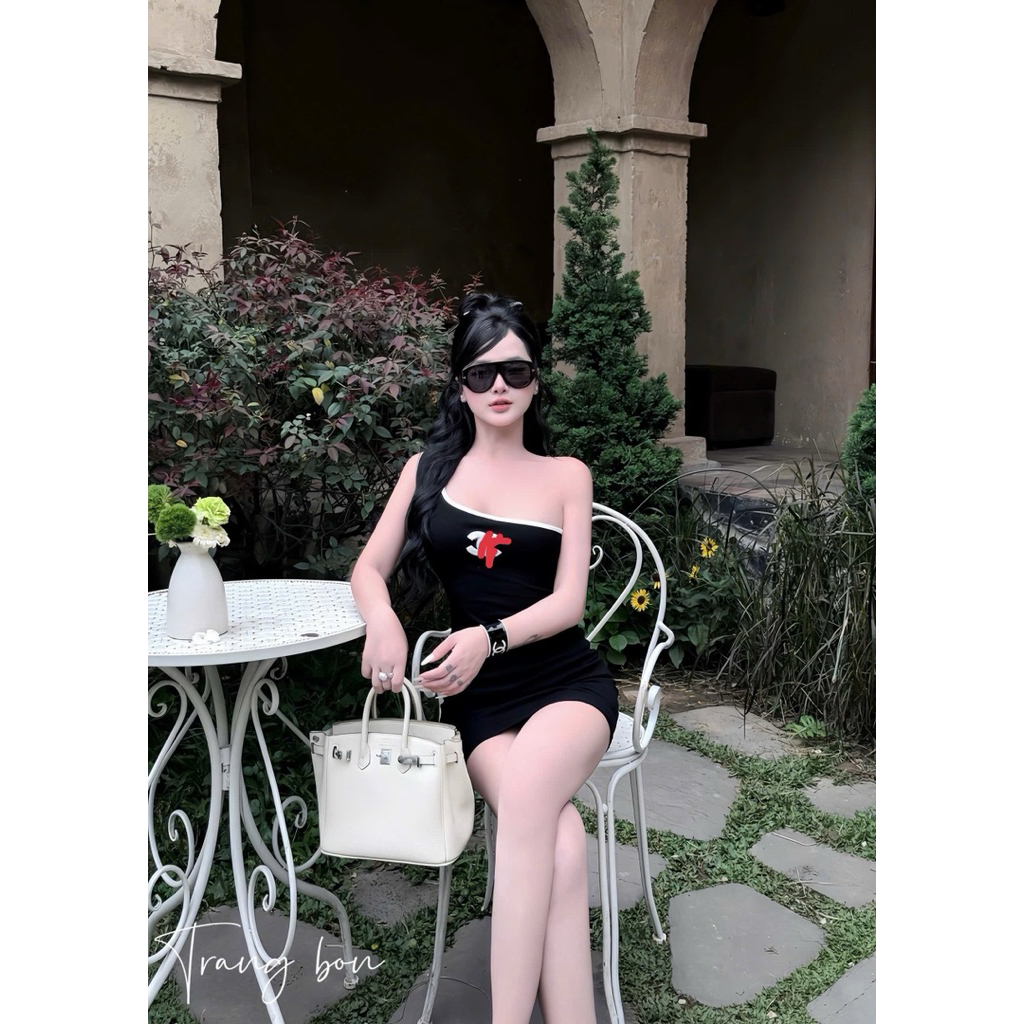 Đầm body lệch vai phối hoạ tiết chất cotton tôn dáng