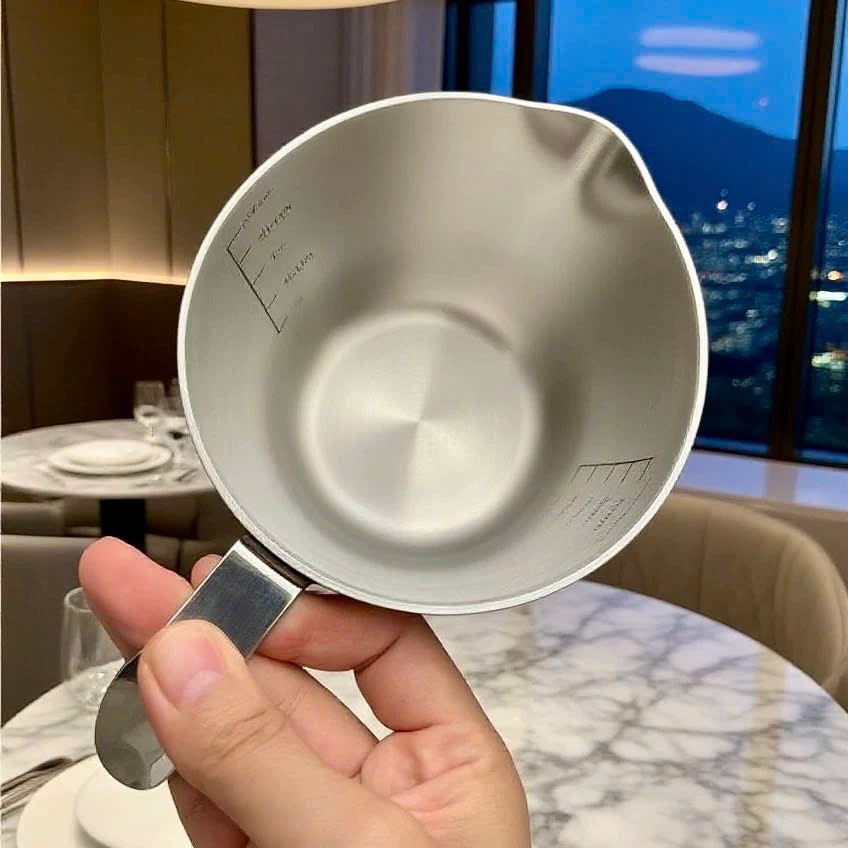 Ca Đong Rót Inox 18/10 Có Vạch Chia Chockmen Ca Đun Nấu 700ml C817