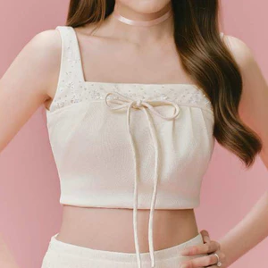 RIBBON CHARM áo croptop kiểu nơ ngọt ngào, outfit tiểu thư Hàn Quốc, form ôm tôn dáng