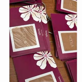 Phấn Tạo khối Benefit Hoola Bronzing Powder