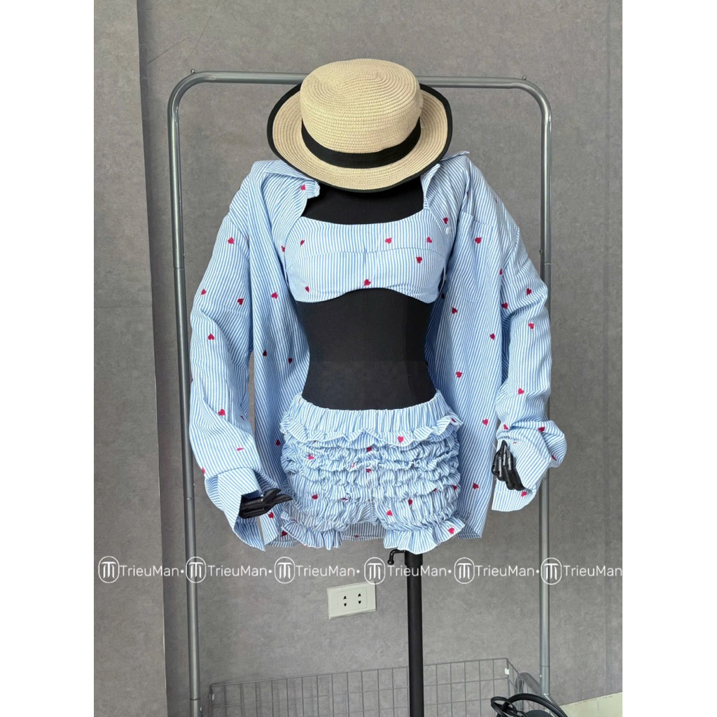 Khởi động mùa hè con set bkn kèm sơmi thêu tim 3 màu bùng cháy mùa hè khách ơi.Đi chơi,đi bỉn đều okila nha😋