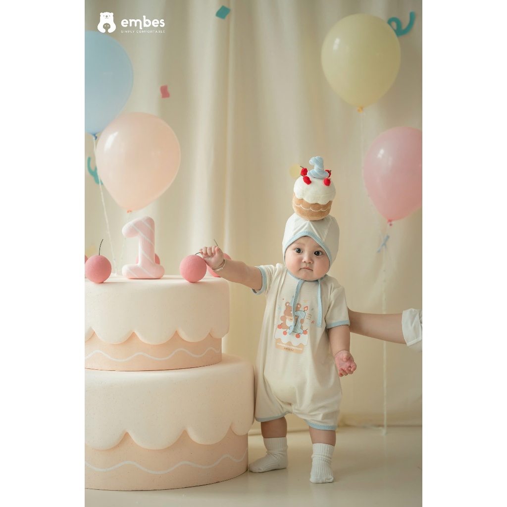 𝐁𝑨𝐁𝐘 𝐅𝐈𝐑𝐒𝐓 𝐁-𝐃𝐀𝐘 | Body Cộc Tay In Hình "embes 1st B-Day" Kèm Mũ Gắn Bánh Sinh Nhật Cho Bé 1 Tuổi