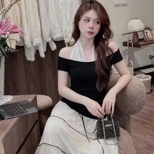 ÁO THUN TRỄ VAI PHỐI CỔ YẾM XOẮN NĂNG ĐỘNG HOT TREND 2026 BY CHAMIE STORE