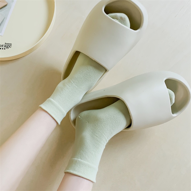 Vớ Tất Họa Tiết cổ lửng Nam Nữ phong cách thể thao, trẻ trung, năng động.