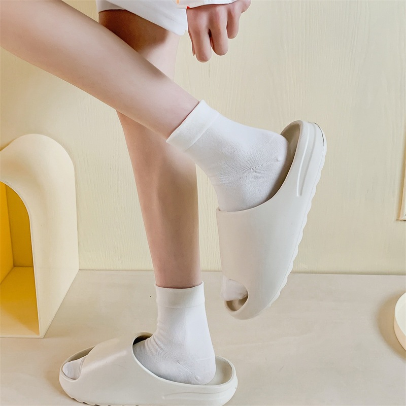 Vớ Tất Họa Tiết cổ lửng Nam Nữ phong cách thể thao, trẻ trung, năng động.