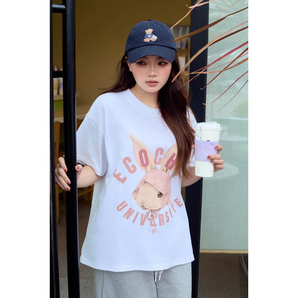Áo Thun Boxy ECOCHIC In Lụa Hình Thỏ Áo Cổ Tròn Form Rộng In Hình Dễ Thương Chất Liệu Cotton Cao Cấp B243