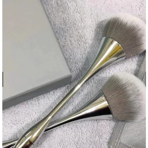 chổi phủi bụi nail cán bạc- đồ chuyên dụng nail