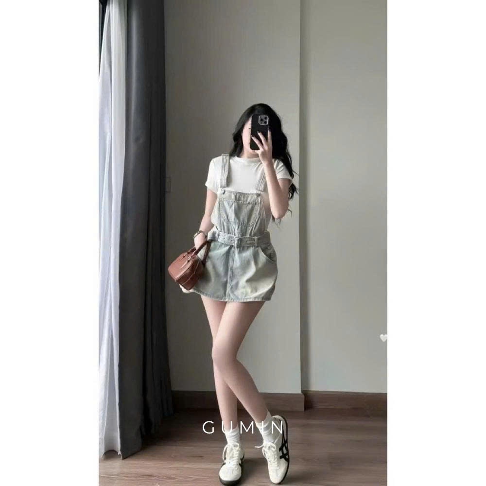 Yếm jean xanh nhạt GUMIN thiết kế đai eo có túi dáng ngắn sang chảnh chất jean cao cấp