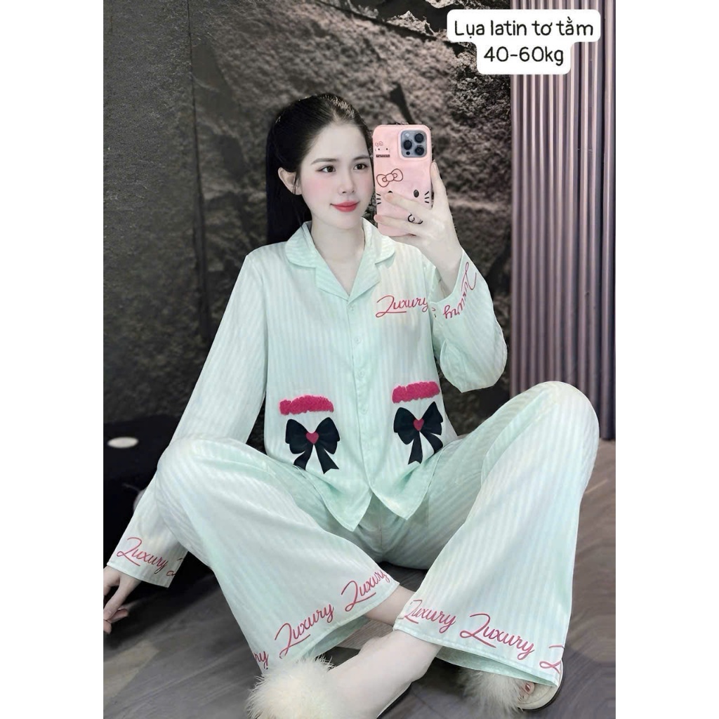 [FREESIZE 40-60KG] BỘ ĐỒ MẶC NHÀ TAY DÀI- PIJAMA LỤA LATIN CỔ V IN HỌA TIẾT