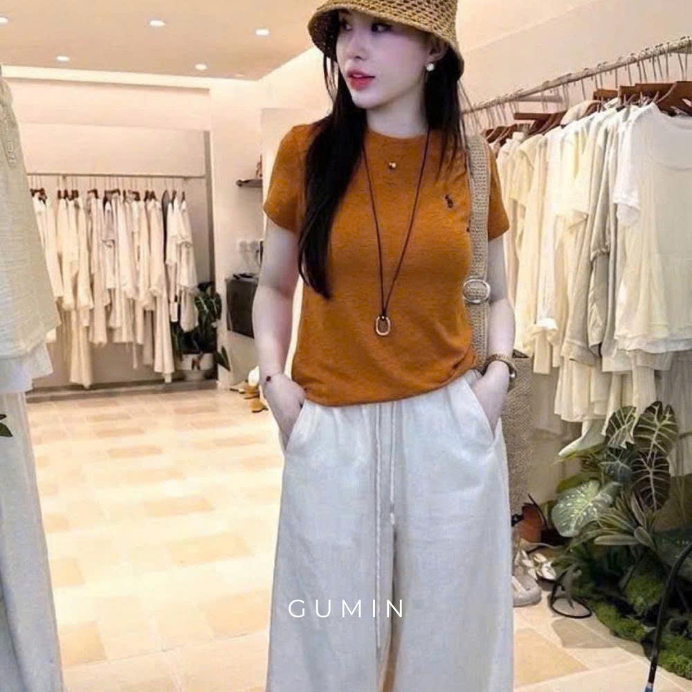 Set bộ áo cam quần suông GUMIN thiết kế áo thun thêu logo kèm quần suông be kem sang chảnh