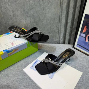 👠🎒🕶️👜…Guốc đá chéo