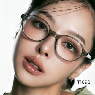 Gọng Kính Cận N’ROSA T1892 – Form Tròn Vintage, Nhựa Cao Cấp Phối Logo Kim Loại Sang Trọng