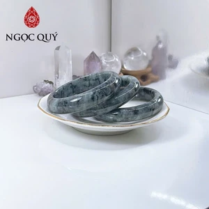 Vòng cẩm thạch A Myanmar - Ngọc phỉ thúy type A bản hẹ gà đen ni 57-61mm LM109 - Ngoc Quý