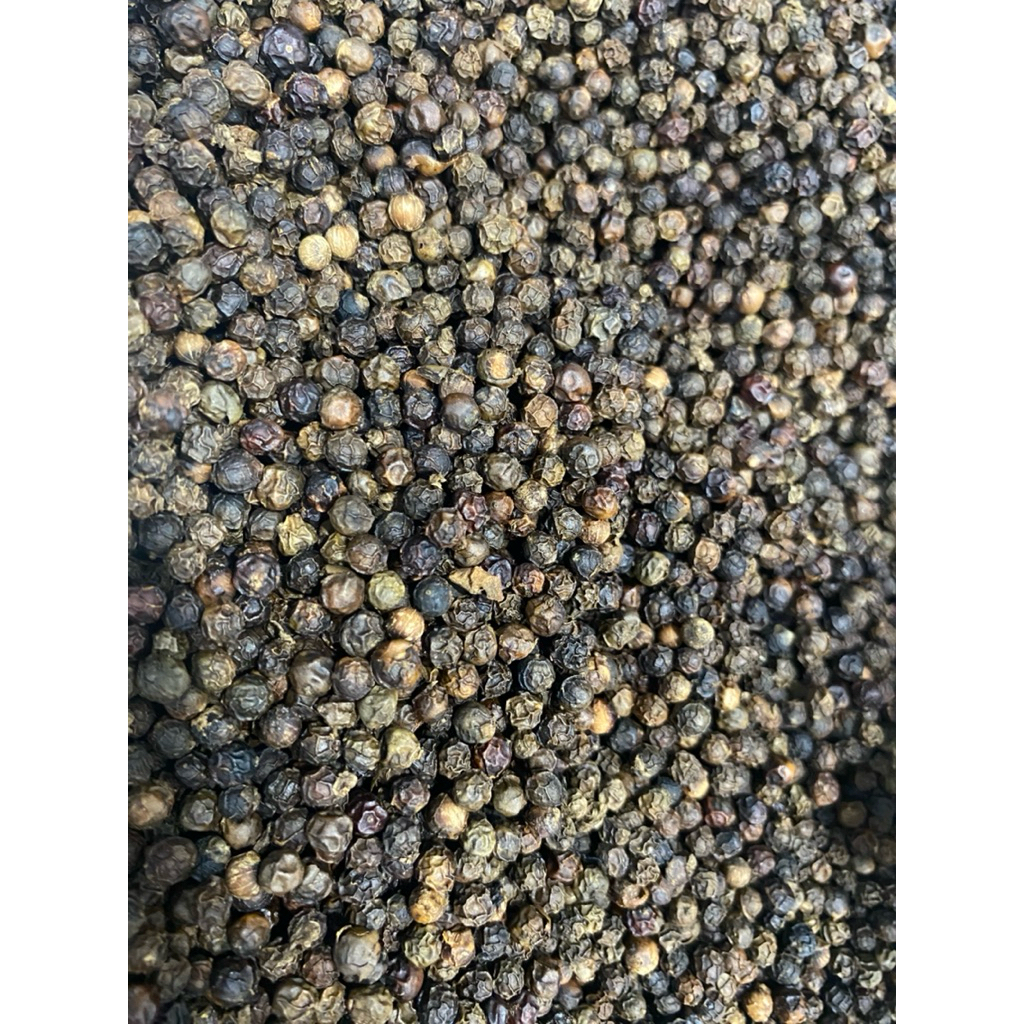 Tiêu đen nguyên hạt loại 250g giá rẻ cho mọi người sử dụng