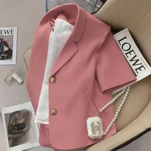 Blazer tay cộc thích hợp đi chơi đi làm