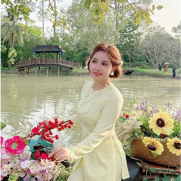 B.A176-ÁO BÀ BA GẤM DỆT HOA CÚC CAO CẤP NÚT BỌC CỔ TRÒN DÂY KÉO TAY DÀI QUẦN NGỌC TRAI