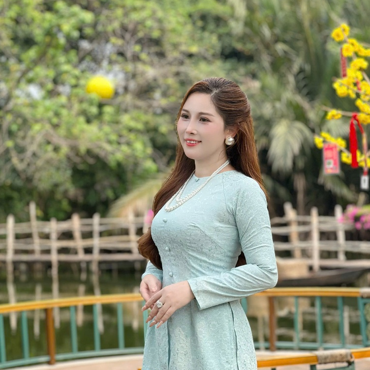 B.A176-ÁO BÀ BA GẤM DỆT HOA CÚC CAO CẤP NÚT BỌC CỔ TRÒN DÂY KÉO TAY DÀI QUẦN NGỌC TRAI