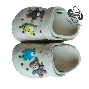 Dép Sục Bánh Mì Trẻ Em Gắn Sẵn Sticker Dễ Thương - Dép Lê Có Quai Hậu Cho Bé Siêu Mềm Êm Chân Phong Cách Hàn Quốc
