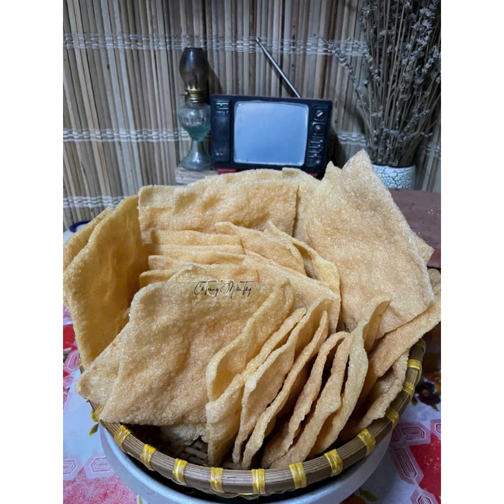 Bánh Phồng Cua Gạch Siêu Nhiều Cua Đặc Sản Năm Căn-Cà Mau Cô Trang Miền Tây (Hộp Vai Sách 500gram)