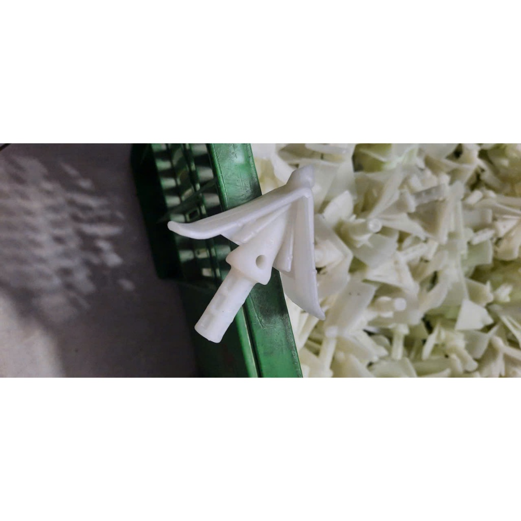 100 tắc kê neo cây KL1,340KG (NHỰA LOẠI TỐT MÀU TRẮNG, MẪU MỚI )chống ngả nghiêng cây mùa mưa gió.