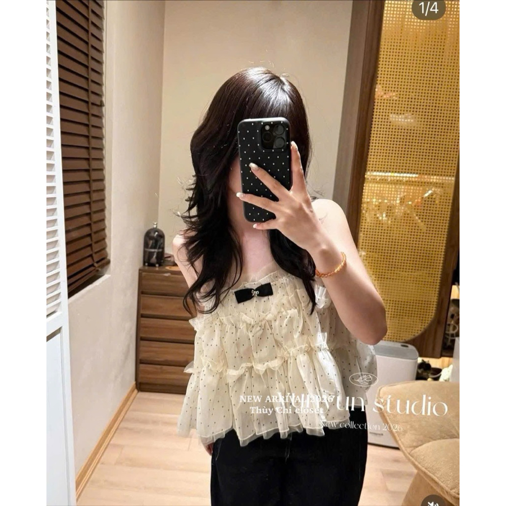 Áo chấm bi phối nơ bèo tầng mix đồ siu xinh