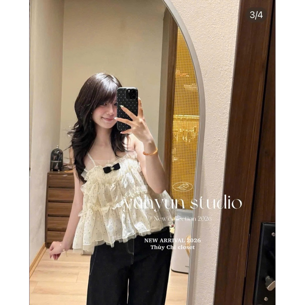 Áo chấm bi phối nơ bèo tầng mix đồ siu xinh