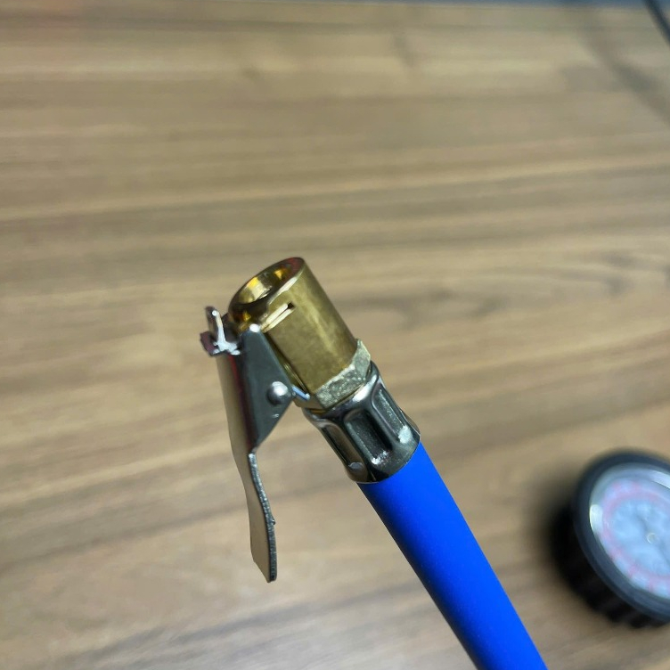 Vòi Xịt Khí Cầm Tay CQQ-01 Hoạt Động Bằng Khí Nén Vòi Bơm Lốp Xe Máy Ôtô Có Đồng Hồ Đo Áp Khoa Kim