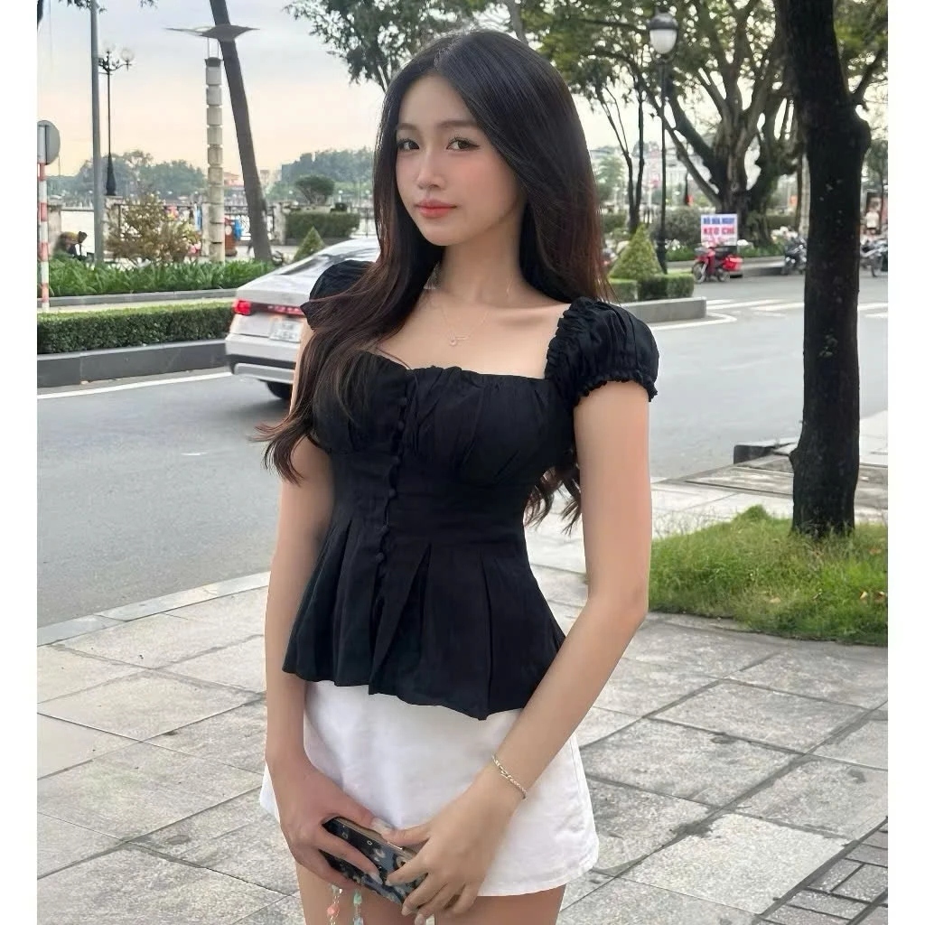 Áo Kiểu Nữ Cổ Vuông Tay Ngắn Cánh Tiên Nhún Bèo Chiết Eo Bo Chun Sau Cúc Bọc Dáng Phồng Xòe Tiểu Thư