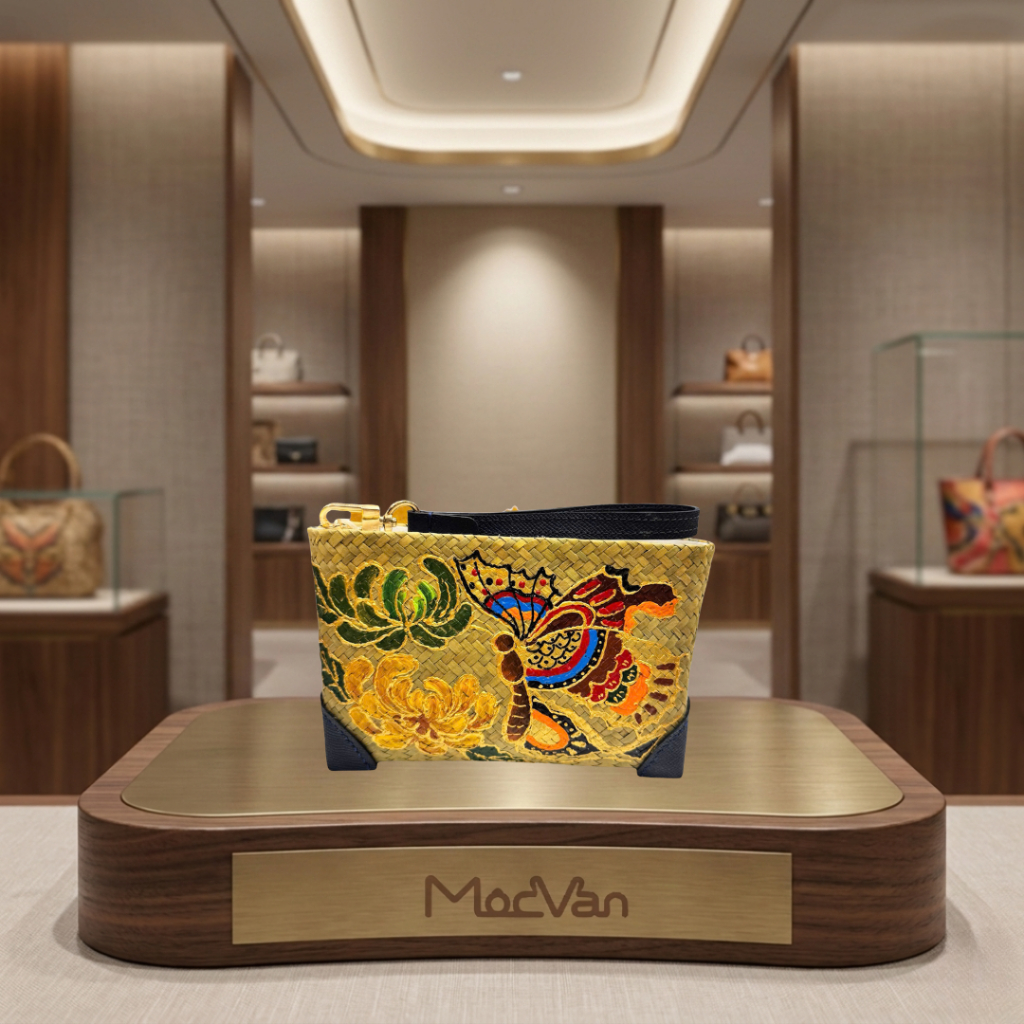 Ví Cỏ Bàng Cầm Tay Q Gallery - Đan Vẽ Tay - Mộng Hồ Điệp