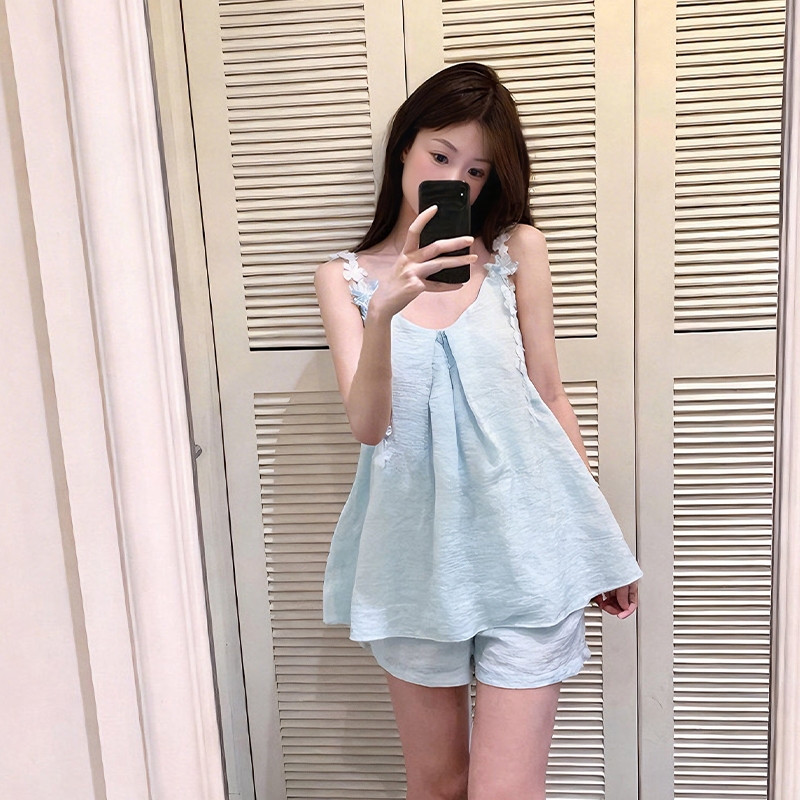 Bộ Đồ Ngủ Nữ 2 Dây Hoa Thêu Lụa Mềm Mát | Pijama Dáng Rộng Kèm Quần Short Lưng Thun Dễ Thương Màu Xanh & Kem./074