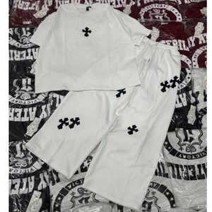 Sét Áo Thun In Chữ Thập Giữa Ngực Chất Cotton Dày Dặn Dành Cho Girl Phố