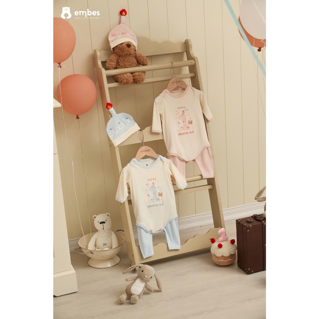 𝐁𝑨𝐁𝐘 𝐅𝐈𝐑𝐒𝐓 𝐁-𝐃𝐀𝐘 | Set Body Chip In Hình "embes happy 1month old"  Kèm Mũ Dành Cho Bé Mặc Đầy Tháng