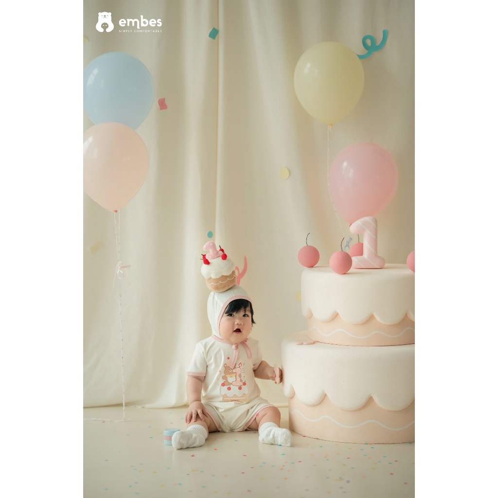 𝐁𝑨𝐁𝐘 𝐅𝐈𝐑𝐒𝐓 𝐁-𝐃𝐀𝐘 | Body Cộc Tay In Hình "embes 1st B-Day" Kèm Mũ Gắn Bánh Sinh Nhật Cho Bé 1 Tuổi