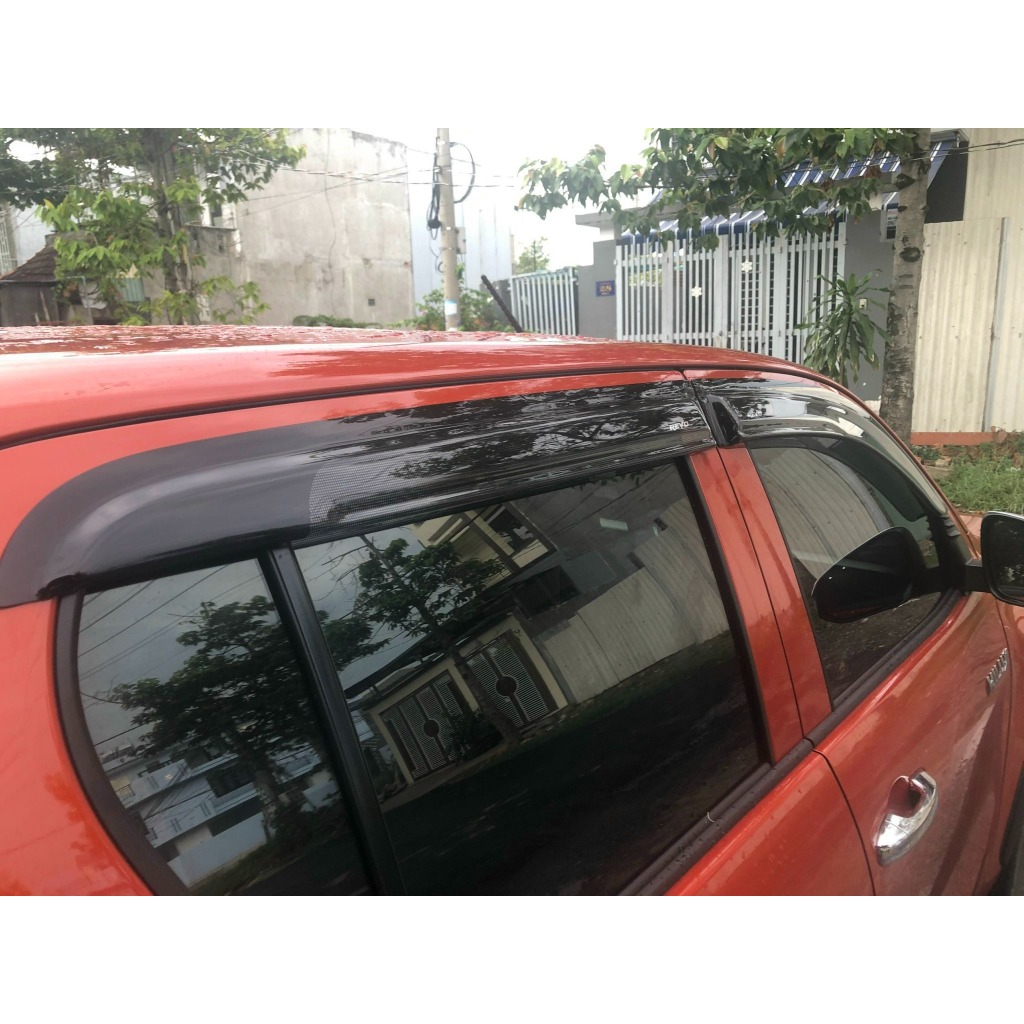 Bộ vè che mưa chỉ mạ xe Toyota Hilux Revo 2016-2022, Chất liệu nhựa abs viền mạ crom cao cấp