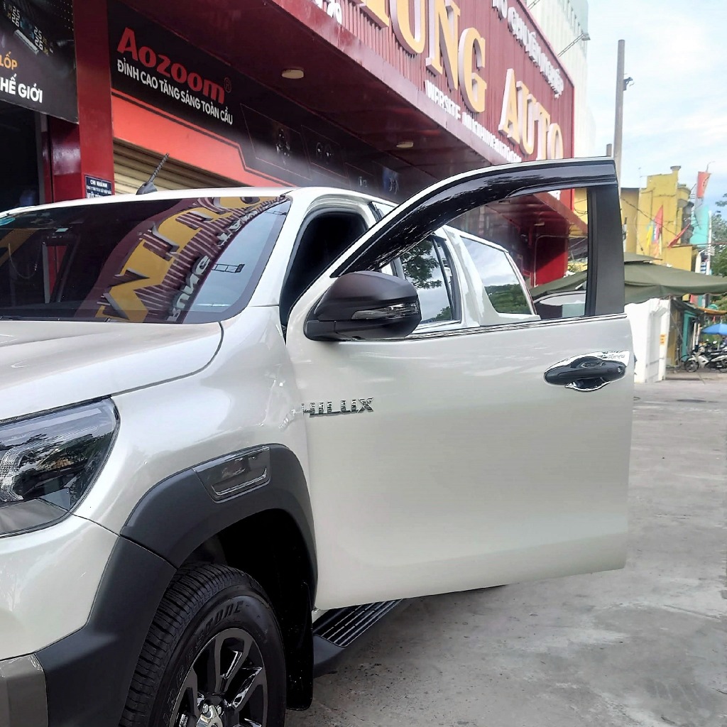Bộ vè che mưa chỉ mạ xe Toyota Hilux Revo 2016-2022, Chất liệu nhựa abs viền mạ crom cao cấp