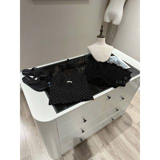 Set váy áo rời áo cổ yếm ôm body chấm bi nhí đen trắng kèm chân váy tầng